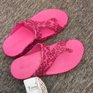 Tenzi Women's Pink Leopard Print Toe Sandals Size‎ 6